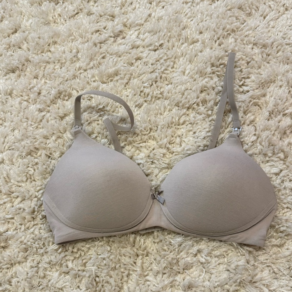 {Gilligan & O’Malley} Gently Worn Wireless grey Nursing Bra size 34B.